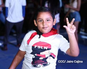 Así celebran las familias nicaragüenses la vigilia para recibir el 44/19 del triunfo de la Revolución Sandinista 