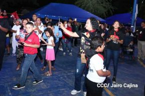 Así celebran las familias nicaragüenses la vigilia para recibir el 44/19 del triunfo de la Revolución Sandinista 