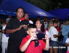 Así celebran las familias nicaragüenses la vigilia para recibir el 44/19 del triunfo de la Revolución Sandinista 