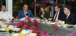 Presidente Daniel y Compañera Rosario se reúnen con Canciller Sergei Lavrov de la Federación Rusa 