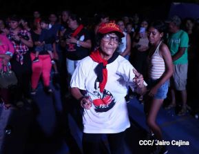 Así celebran las familias nicaragüenses la vigilia para recibir el 44/19 del triunfo de la Revolución Sandinista 