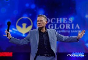 Noche de gloria en honor al Espíritu Santo