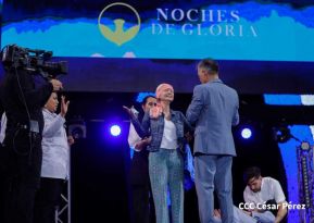 Noche de gloria en honor al Espíritu Santo