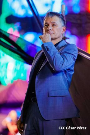 Noche de gloria en honor al Espíritu Santo