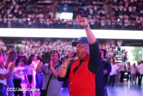 ¡Juventud Gloriosa! ¡Juventud Siempre al Frente!