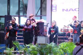 ¡Juventud Gloriosa! ¡Juventud Siempre al Frente!