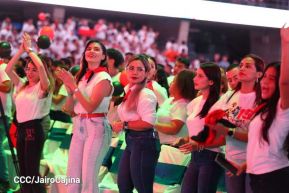 ¡Juventud Gloriosa! ¡Juventud Siempre al Frente!