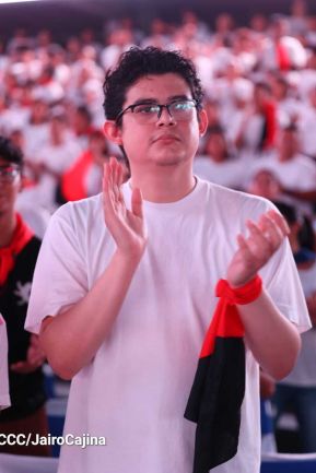 ¡Juventud Gloriosa! ¡Juventud Siempre al Frente!