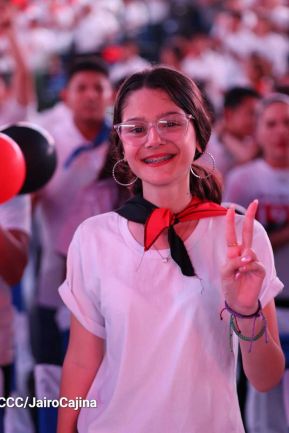 ¡Juventud Gloriosa! ¡Juventud Siempre al Frente!