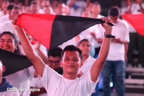 ¡Juventud Gloriosa! ¡Juventud Siempre al Frente!