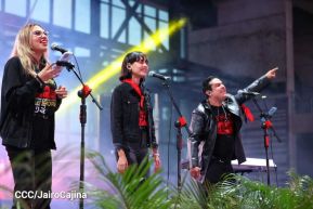 ¡Juventud Gloriosa! ¡Juventud Siempre al Frente!