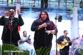 ¡Juventud Gloriosa! ¡Juventud Siempre al Frente!