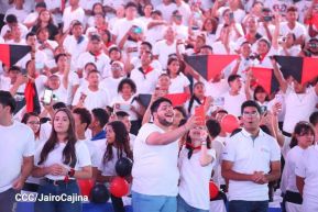 ¡Juventud Gloriosa! ¡Juventud Siempre al Frente!