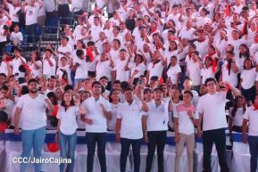 ¡Juventud Gloriosa! ¡Juventud Siempre al Frente!