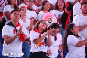 ¡Juventud Gloriosa! ¡Juventud Siempre al Frente!