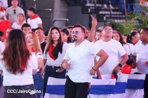 ¡Juventud Gloriosa! ¡Juventud Siempre al Frente!