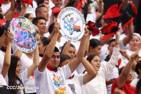 ¡Juventud Gloriosa! ¡Juventud Siempre al Frente!