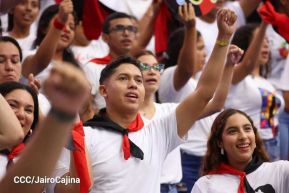 ¡Juventud Gloriosa! ¡Juventud Siempre al Frente!