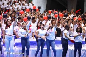 ¡Juventud Gloriosa! ¡Juventud Siempre al Frente!