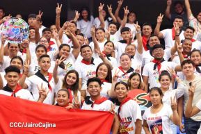 ¡Juventud Gloriosa! ¡Juventud Siempre al Frente!