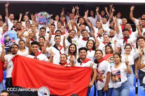 ¡Juventud Gloriosa! ¡Juventud Siempre al Frente!