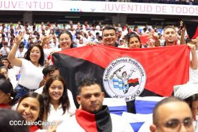 ¡Juventud Gloriosa! ¡Juventud Siempre al Frente!