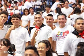 ¡Juventud Gloriosa! ¡Juventud Siempre al Frente!