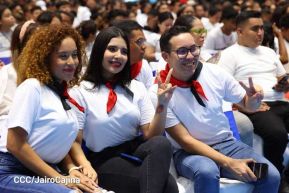 ¡Juventud Gloriosa! ¡Juventud Siempre al Frente!