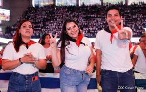 ¡Juventud Gloriosa! ¡Juventud Siempre al Frente!