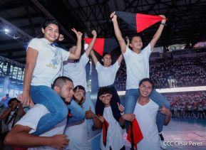 ¡Juventud Gloriosa! ¡Juventud Siempre al Frente!