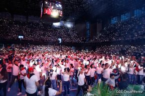 ¡Juventud Gloriosa! ¡Juventud Siempre al Frente!