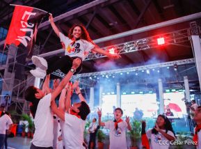 ¡Juventud Gloriosa! ¡Juventud Siempre al Frente!