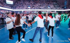 ¡Juventud Gloriosa! ¡Juventud Siempre al Frente!