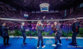 ¡Juventud Gloriosa! ¡Juventud Siempre al Frente!