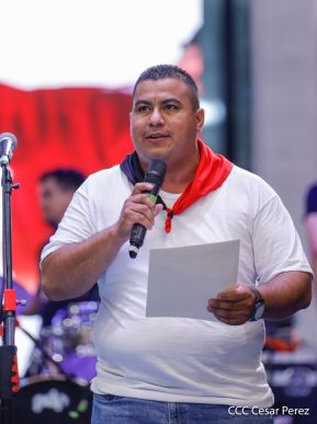 ¡Juventud Gloriosa! ¡Juventud Siempre al Frente!