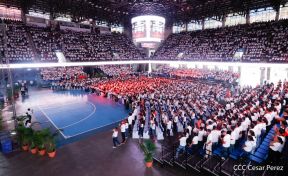 ¡Juventud Gloriosa! ¡Juventud Siempre al Frente!