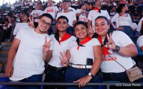 ¡Juventud Gloriosa! ¡Juventud Siempre al Frente!