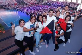 ¡Juventud Gloriosa! ¡Juventud Siempre al Frente!