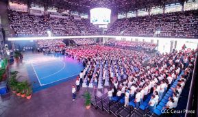 ¡Juventud Gloriosa! ¡Juventud Siempre al Frente!