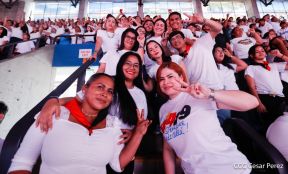 ¡Juventud Gloriosa! ¡Juventud Siempre al Frente!