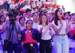¡Juventud Gloriosa! ¡Juventud Siempre al Frente!