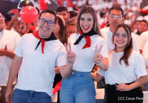 ¡Juventud Gloriosa! ¡Juventud Siempre al Frente!