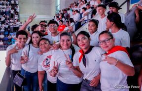 ¡Juventud Gloriosa! ¡Juventud Siempre al Frente!