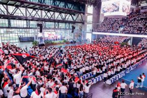 ¡Juventud Gloriosa! ¡Juventud Siempre al Frente!