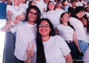 ¡Juventud Gloriosa! ¡Juventud Siempre al Frente!