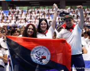 ¡Juventud Gloriosa! ¡Juventud Siempre al Frente!