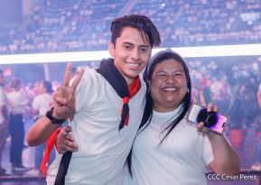 ¡Juventud Gloriosa! ¡Juventud Siempre al Frente!