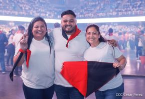 ¡Juventud Gloriosa! ¡Juventud Siempre al Frente!