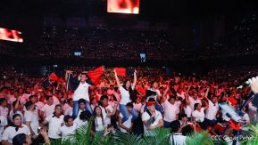 ¡Juventud Gloriosa! ¡Juventud Siempre al Frente!