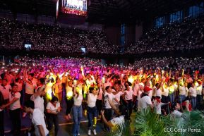 ¡Juventud Gloriosa! ¡Juventud Siempre al Frente!